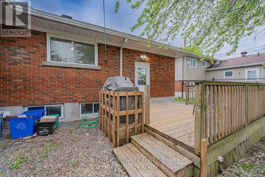 1695 Gage Crescent N