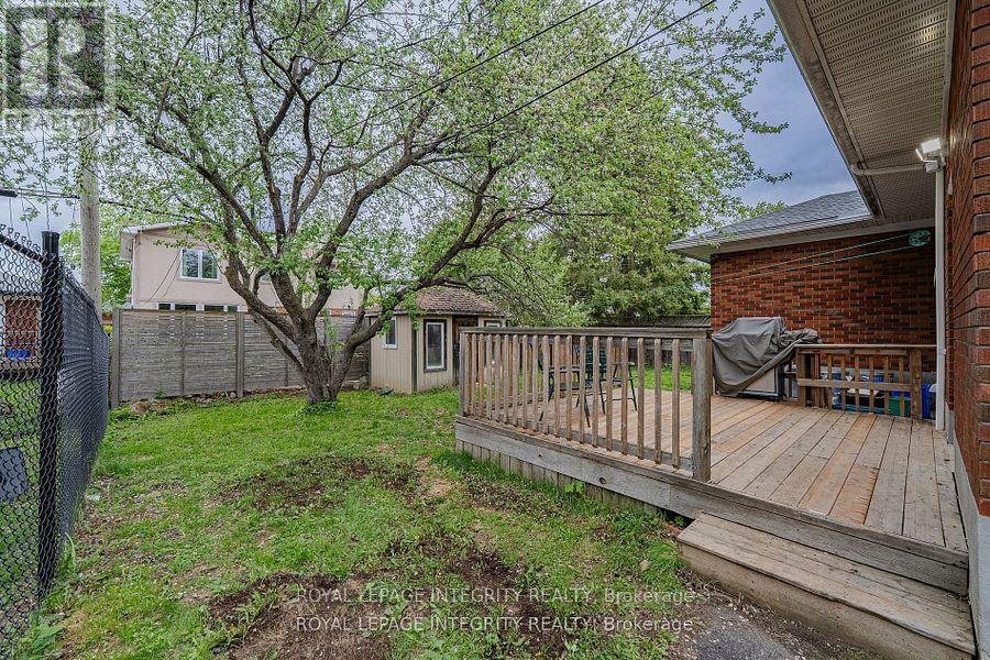 1695 Gage Crescent N