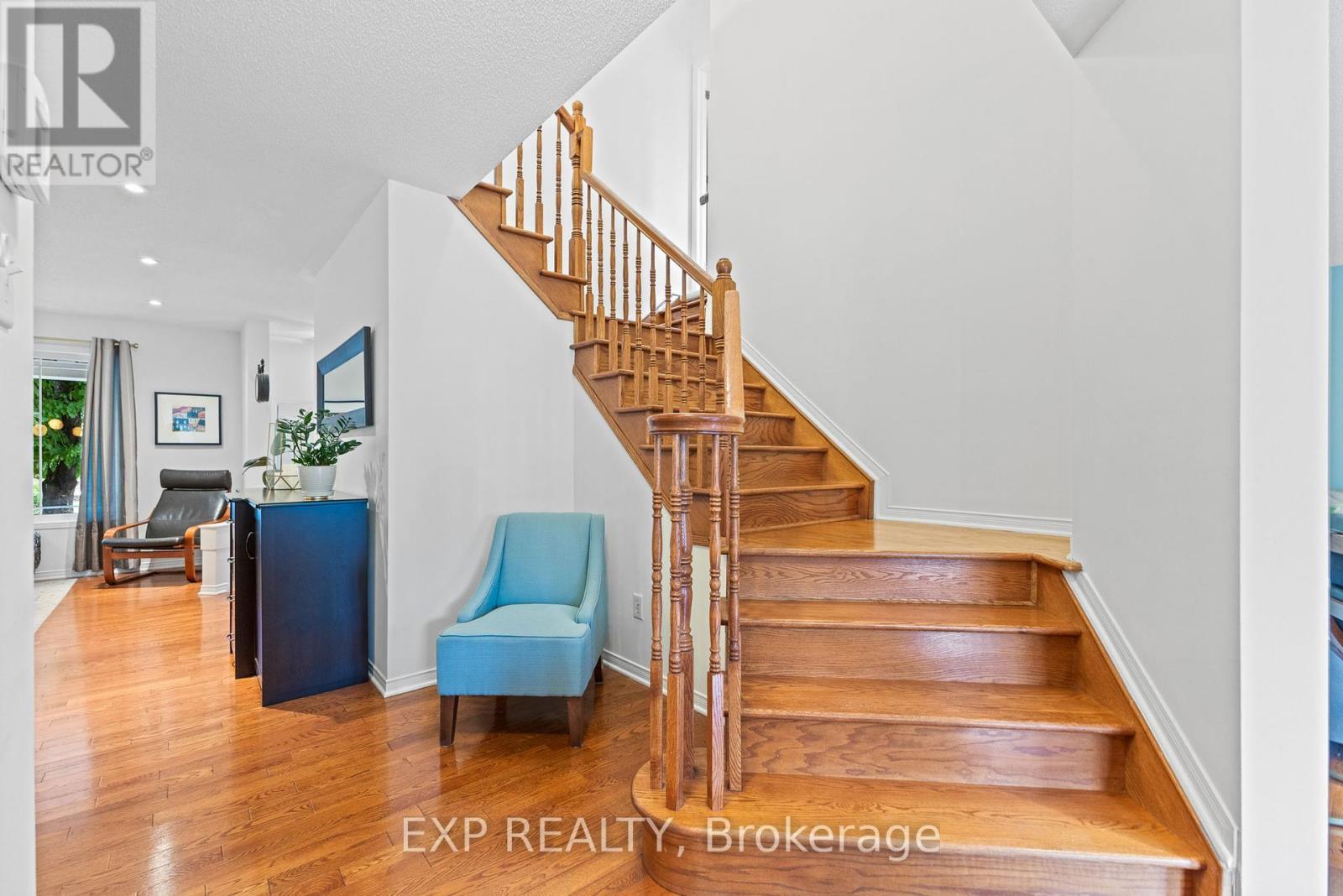 54 Huntcliff Place