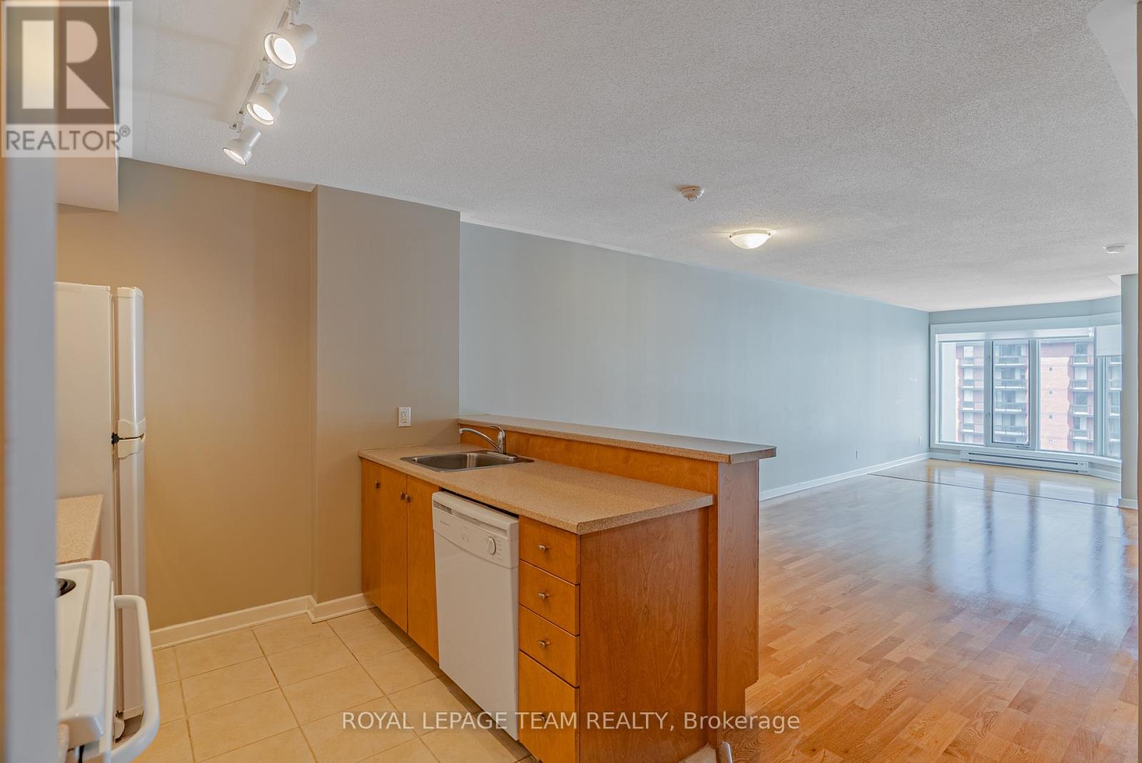 804 - 138 Somerset Street W