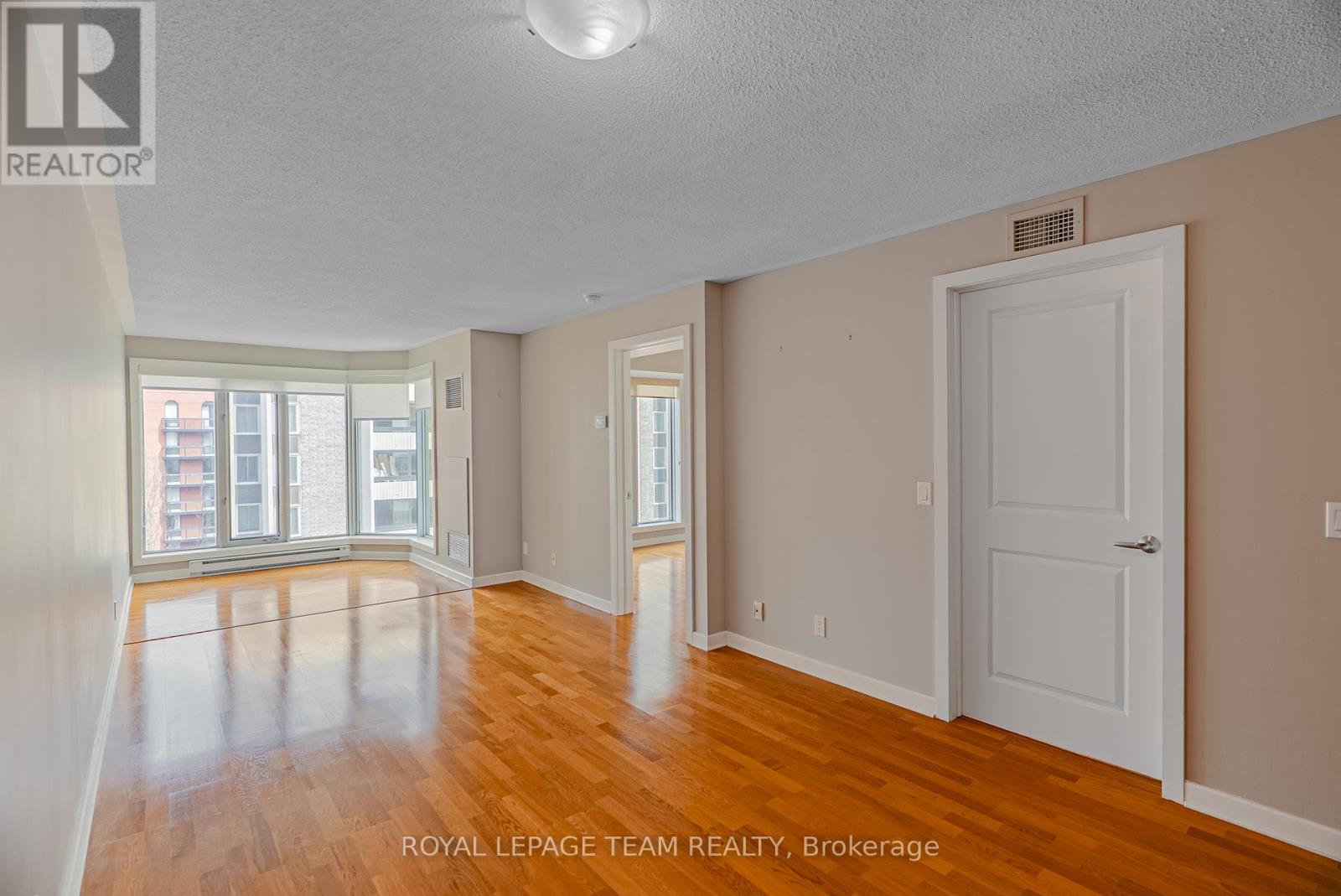 804 - 138 Somerset Street W