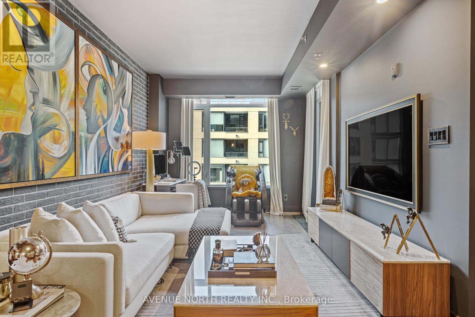 407 - 108 Richmond Road