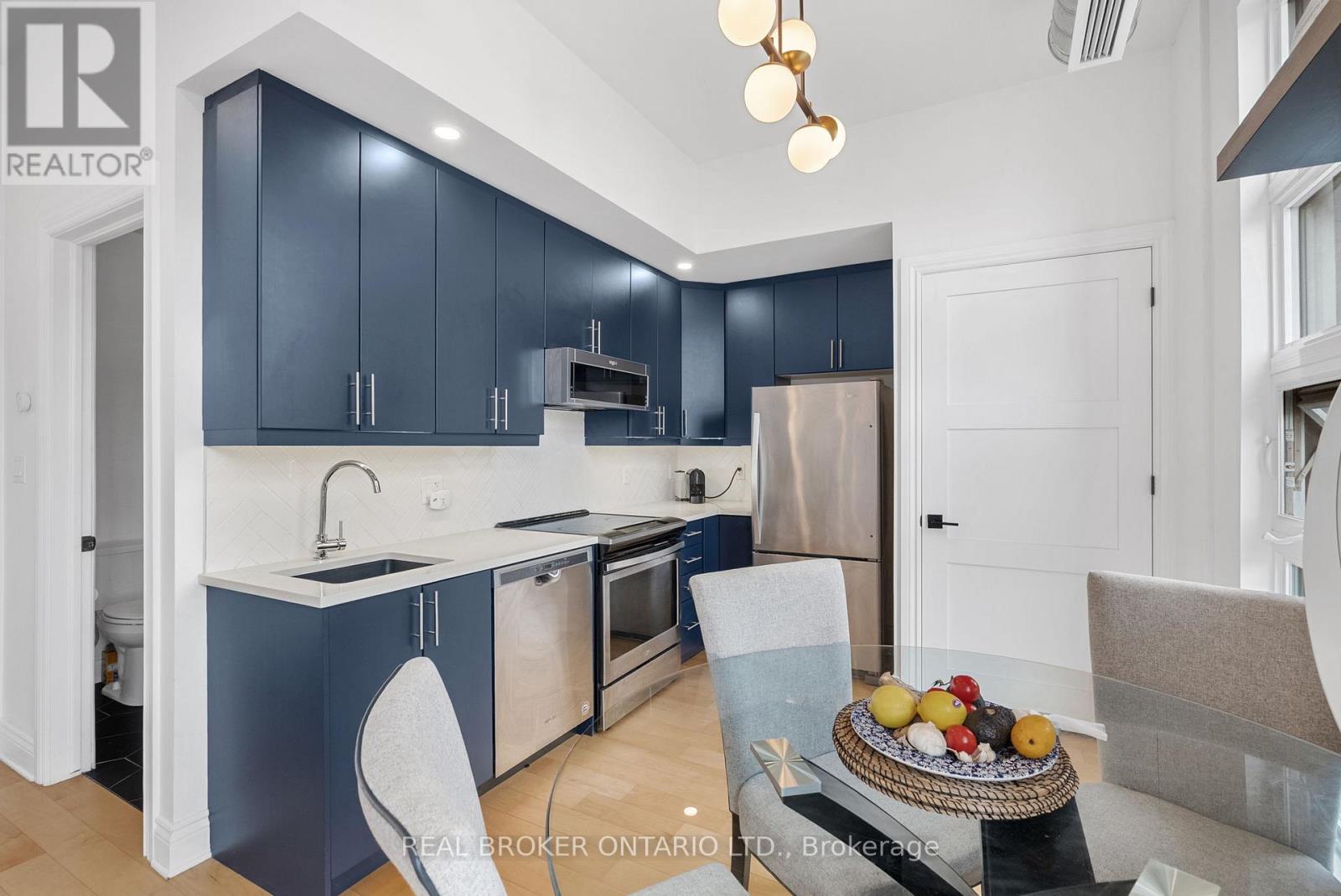 304 - 101 Pinhey Street