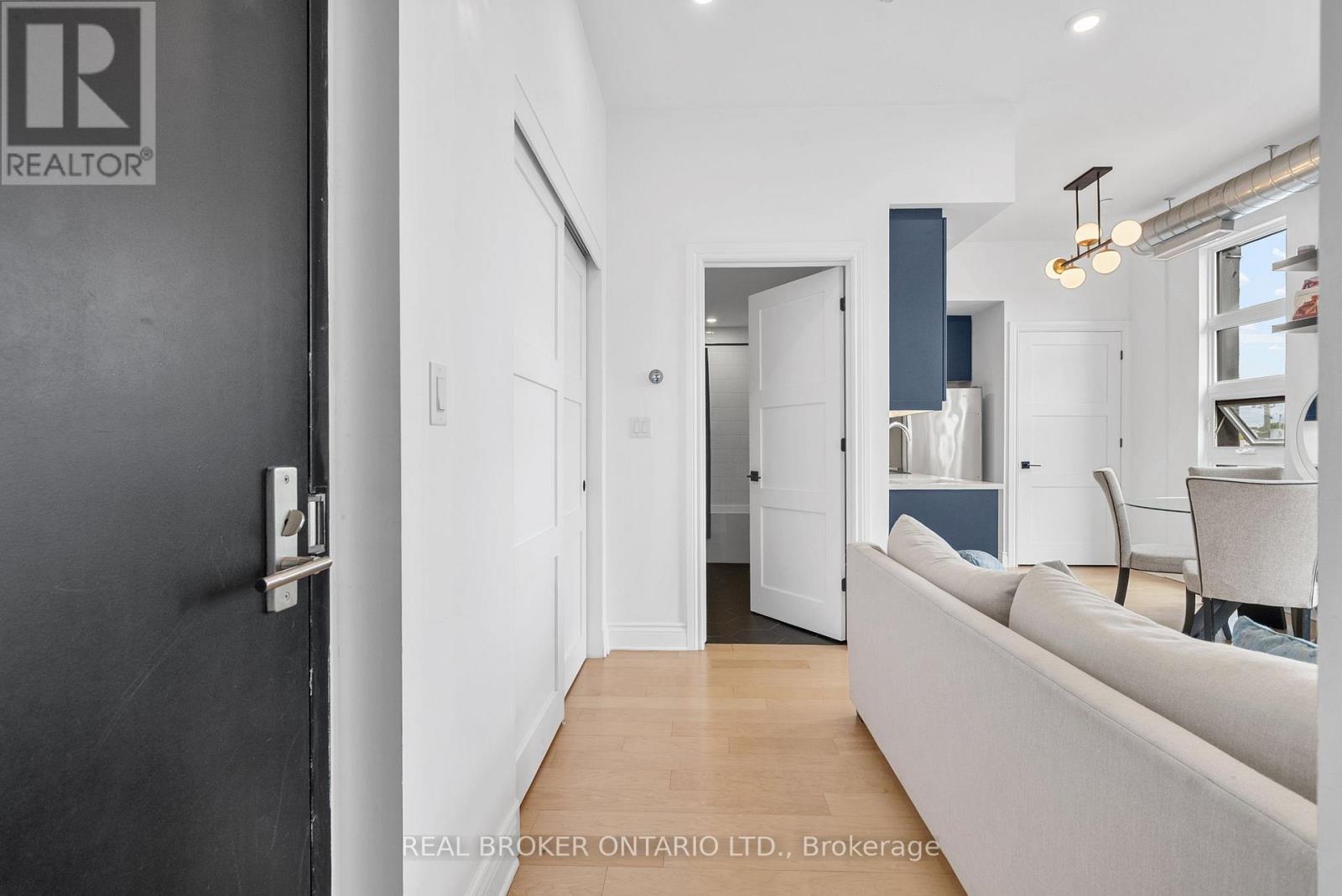 304 - 101 Pinhey Street