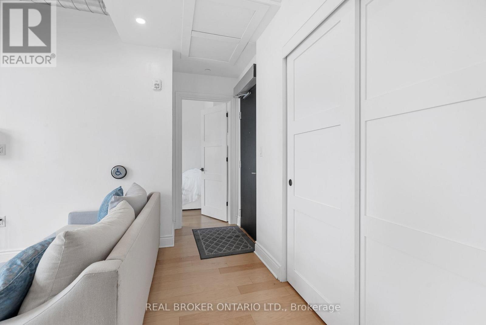 304 - 101 Pinhey Street