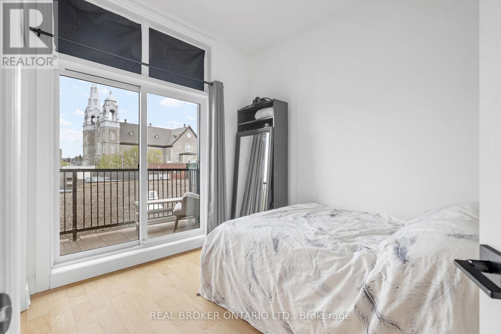 304 - 101 Pinhey Street