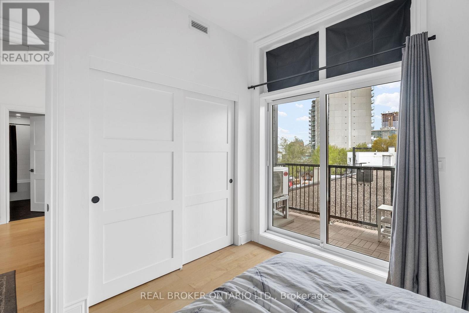 304 - 101 Pinhey Street