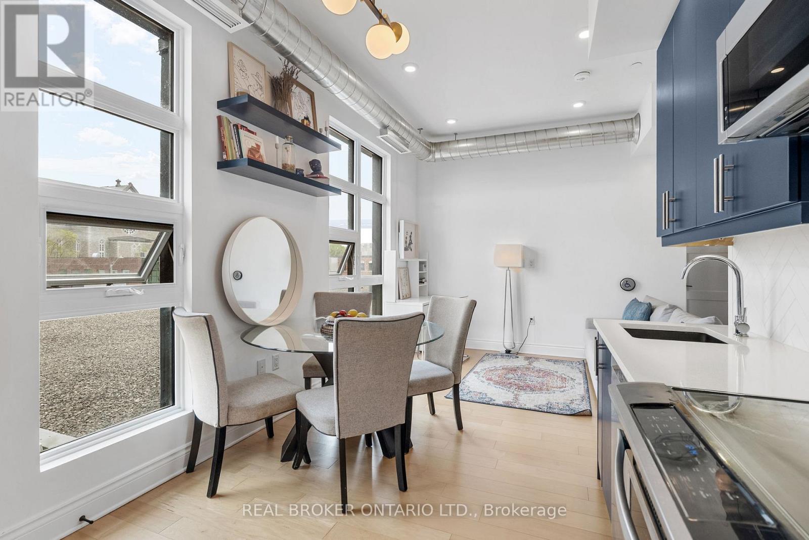 304 - 101 Pinhey Street