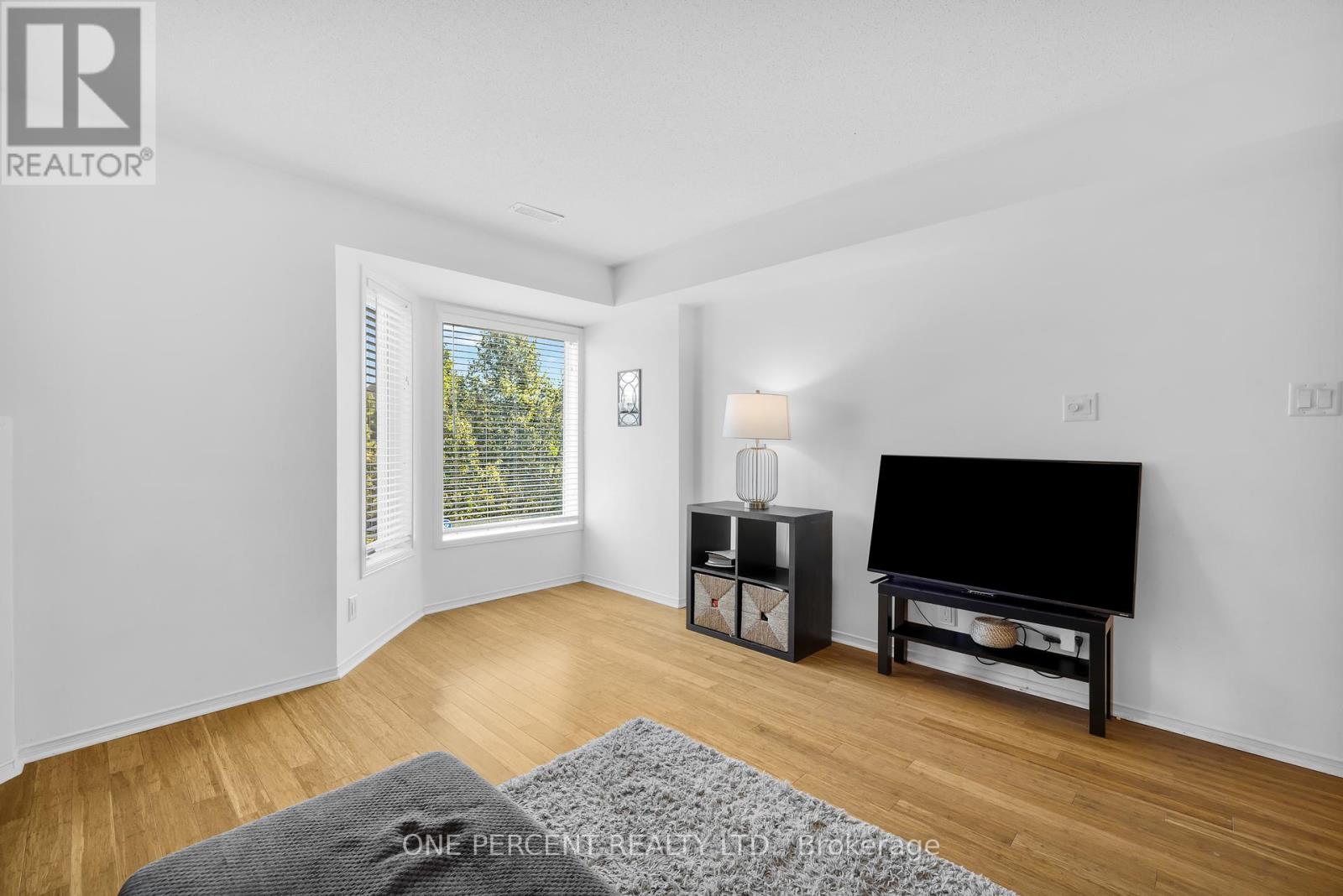 3 - 250 Cresthaven Drive