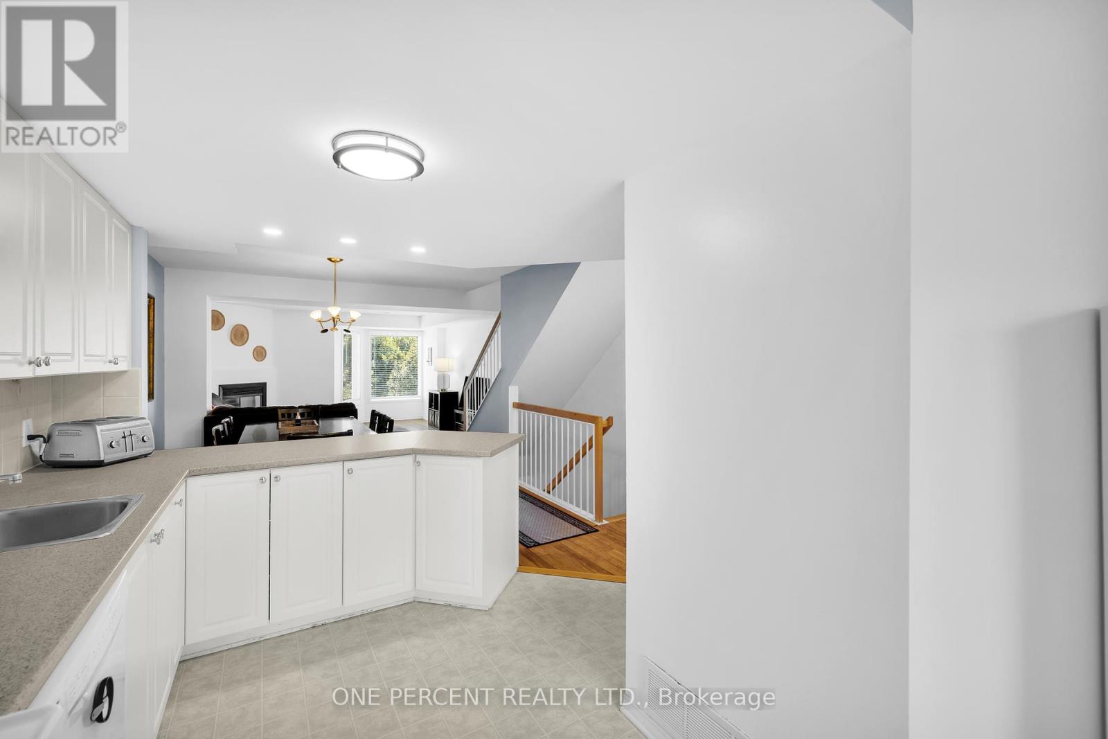 3 - 250 Cresthaven Drive