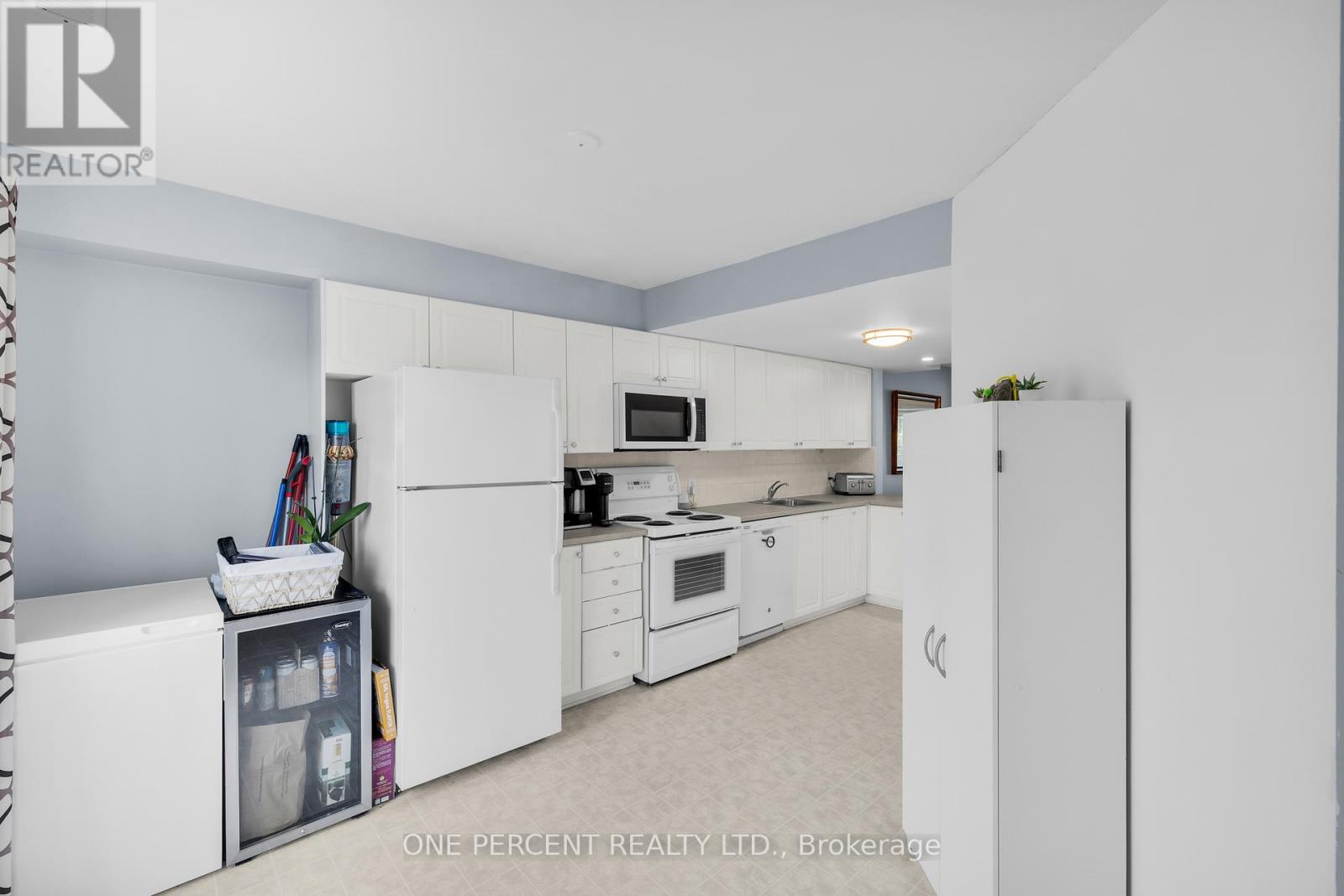 3 - 250 Cresthaven Drive