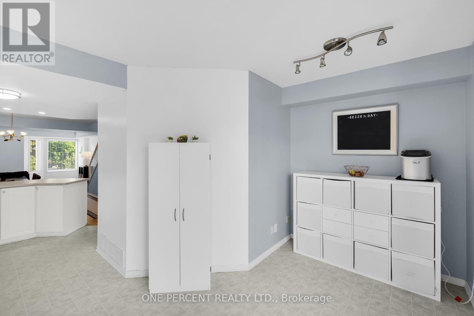 3 - 250 Cresthaven Drive