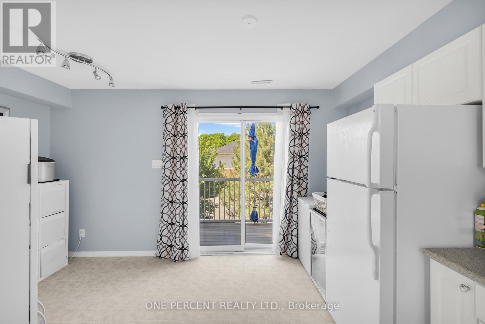 3 - 250 Cresthaven Drive