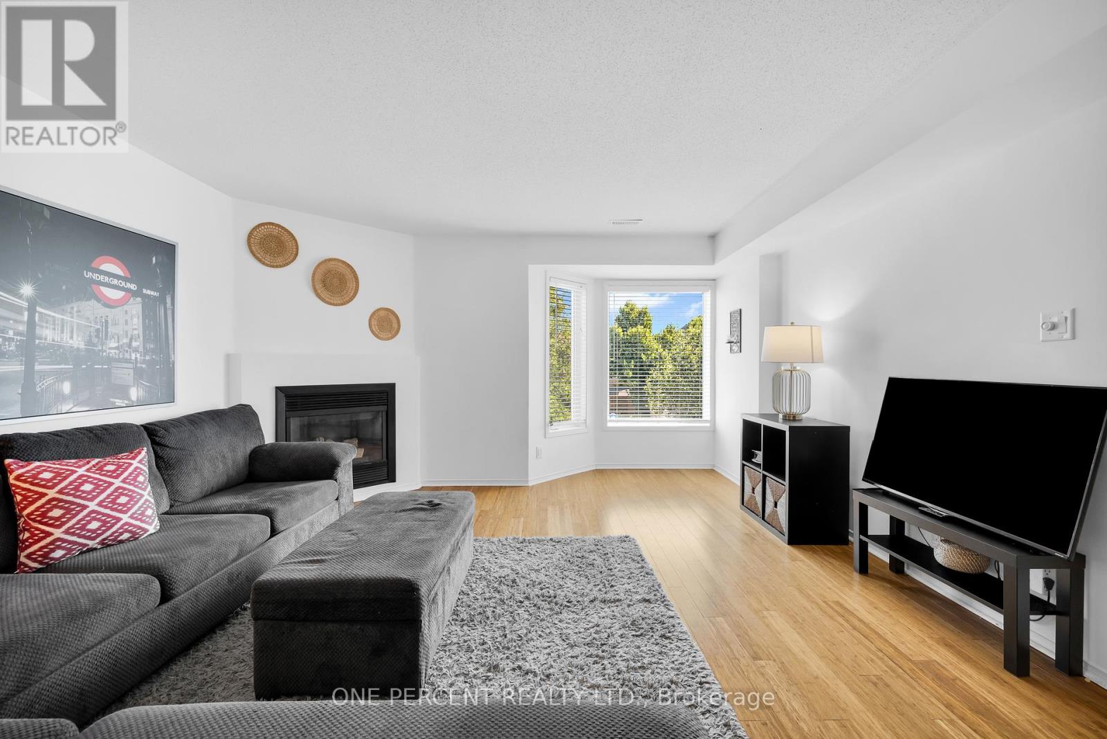 3 - 250 Cresthaven Drive