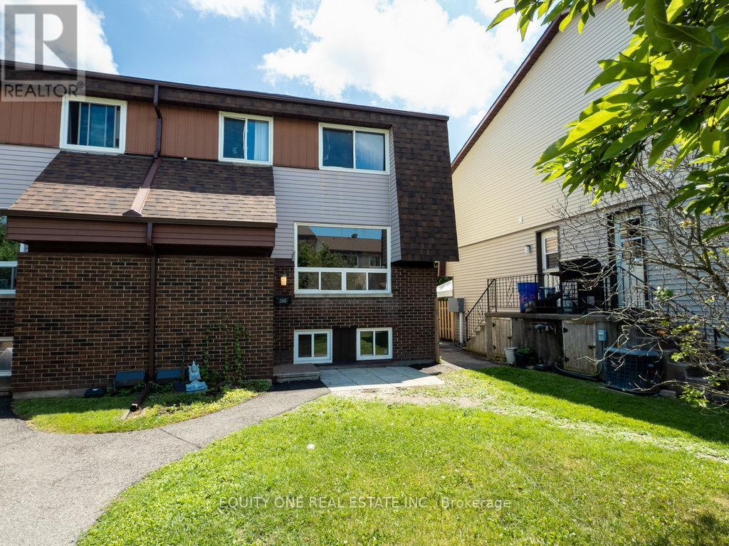 28d Woodvale Green