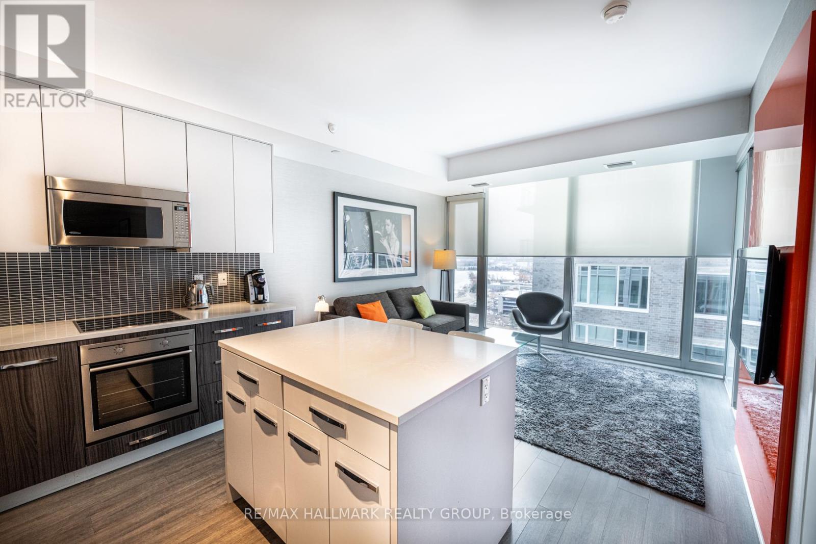 1911 - 111 Champagne Avenue