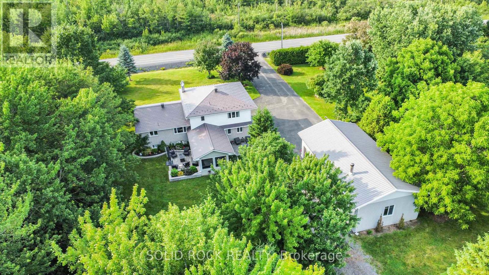 2278 Russland Road E