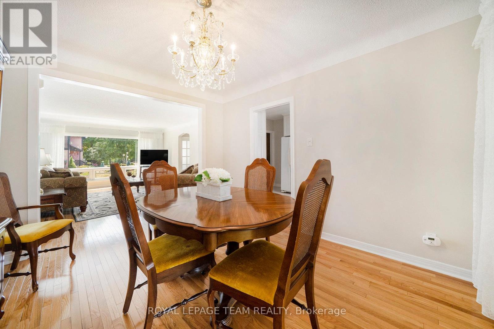 367 Ravenhill Avenue
