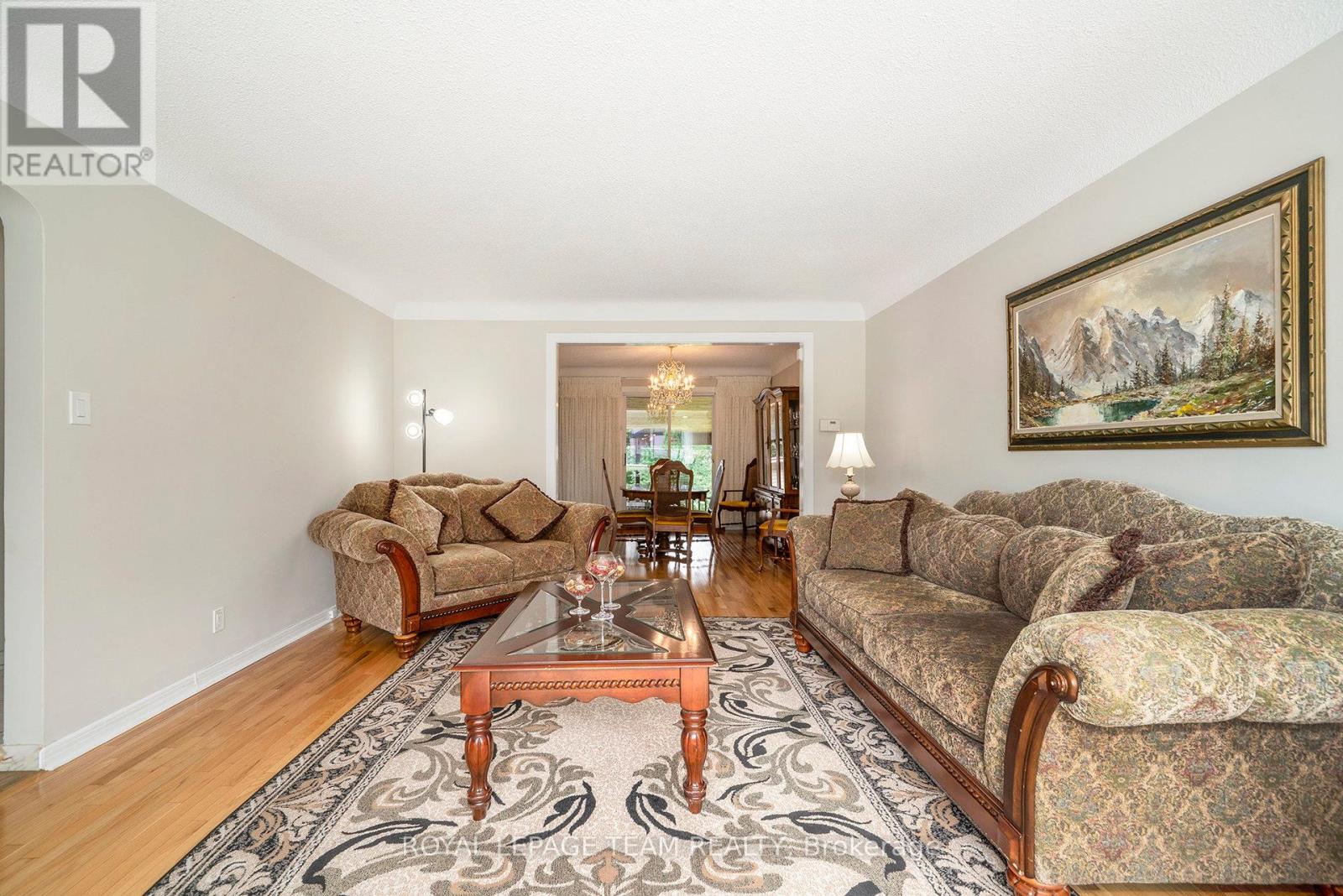367 Ravenhill Avenue