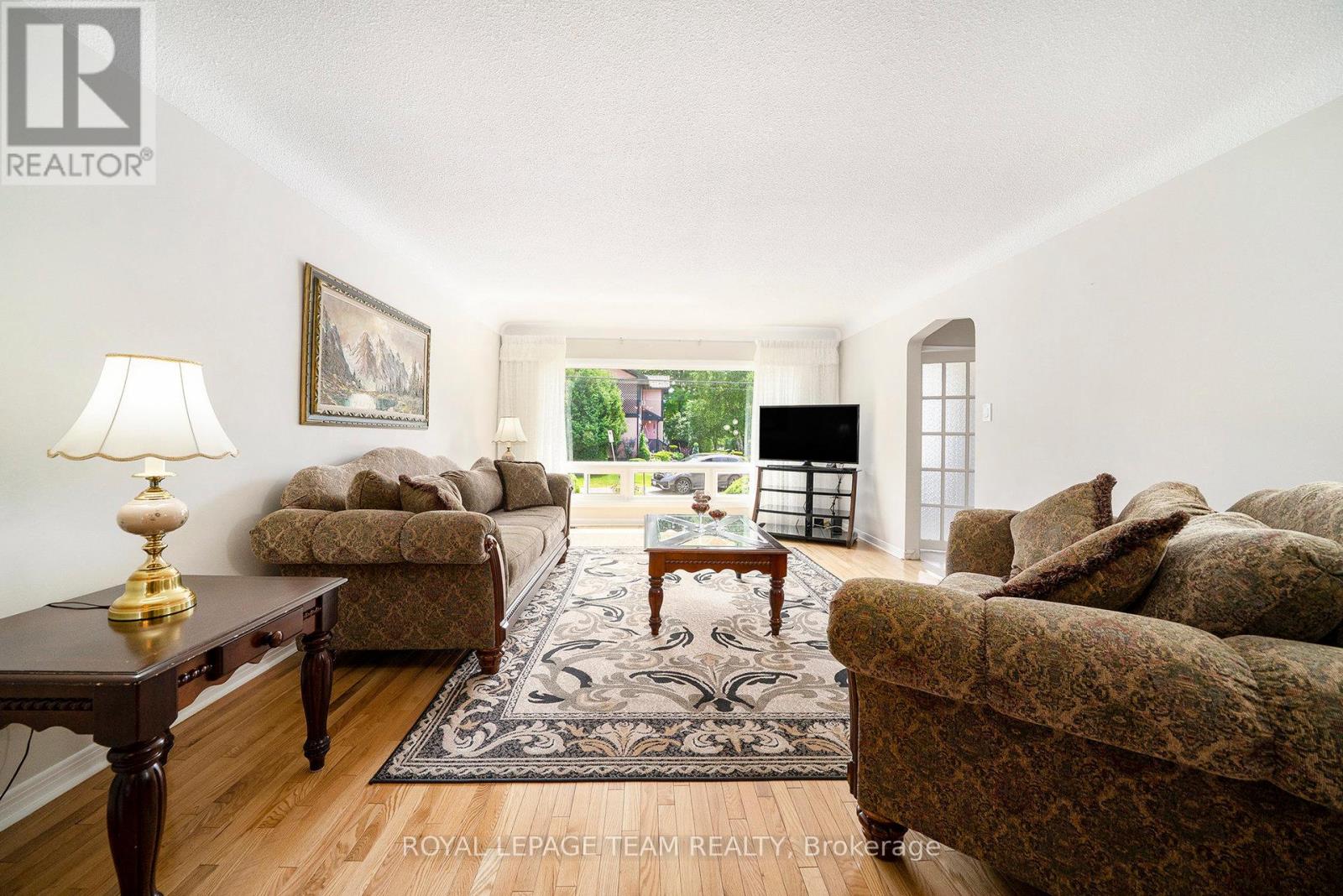 367 Ravenhill Avenue