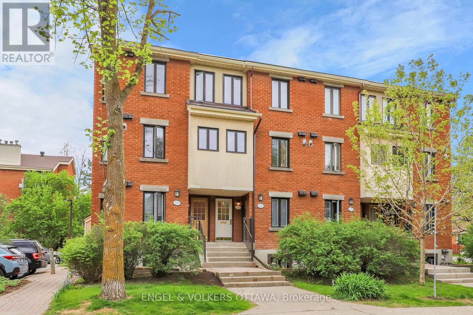 202 Alvin Road S