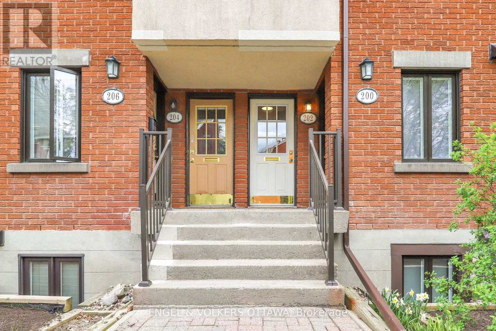 202 Alvin Road S