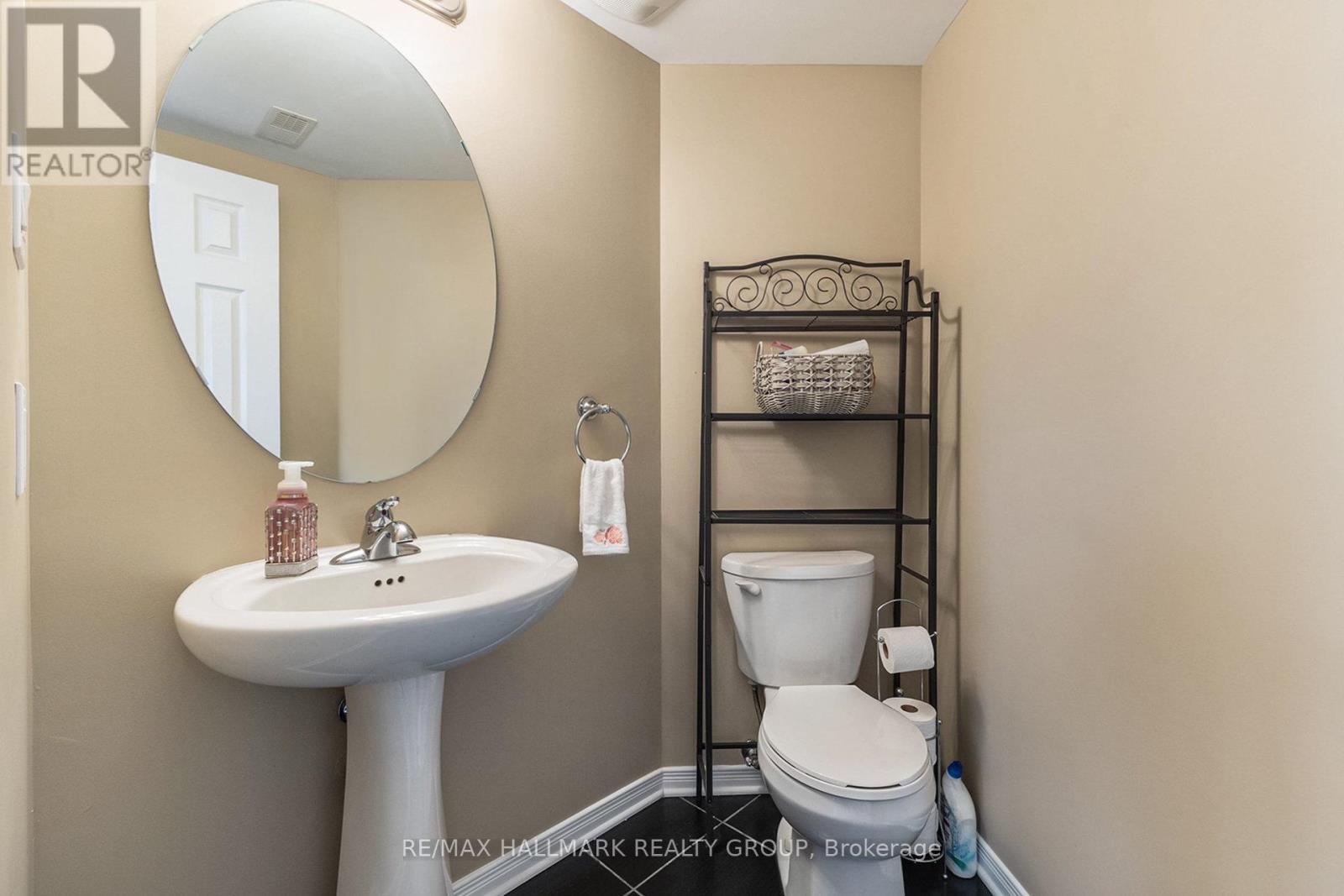 327 Galston Private