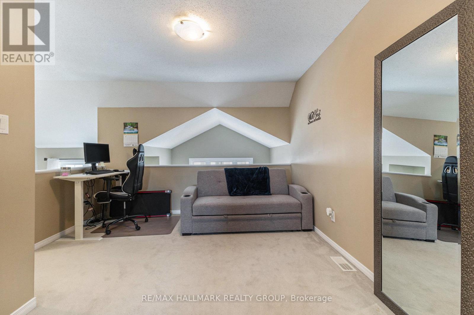 327 Galston Private