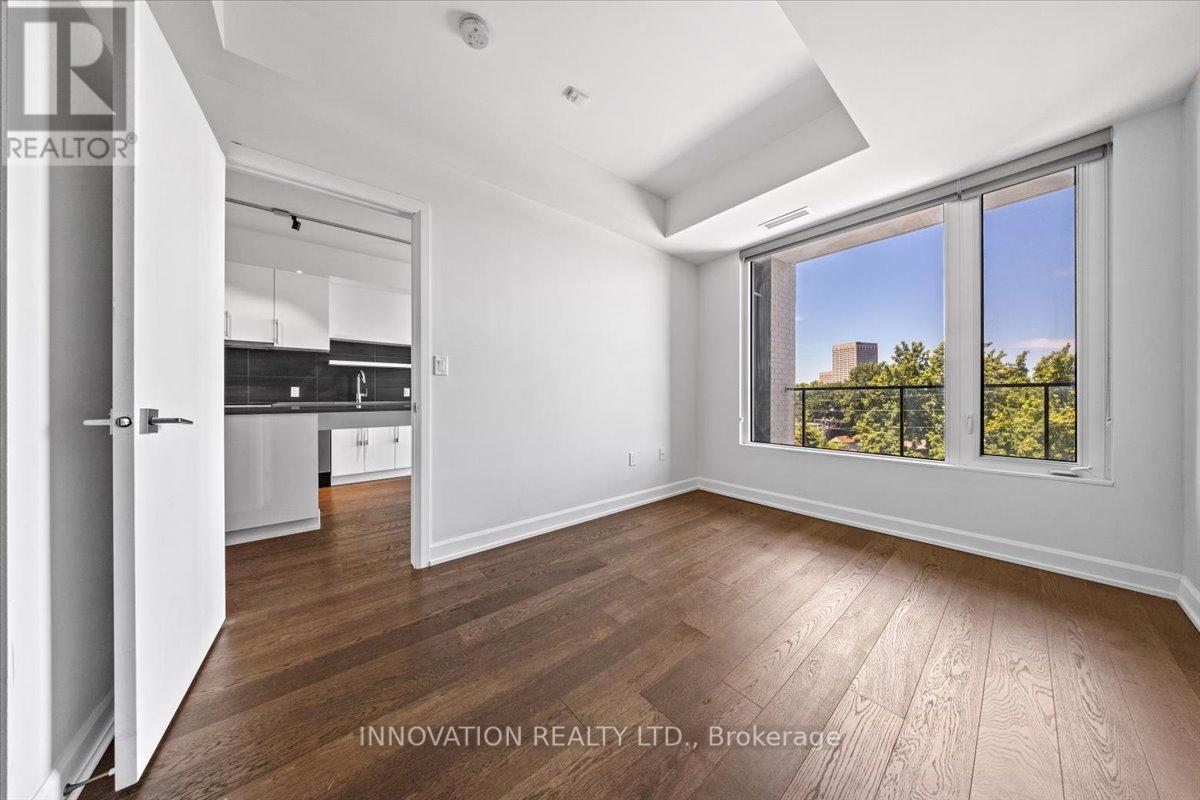410 - 10 Rosemount Avenue W