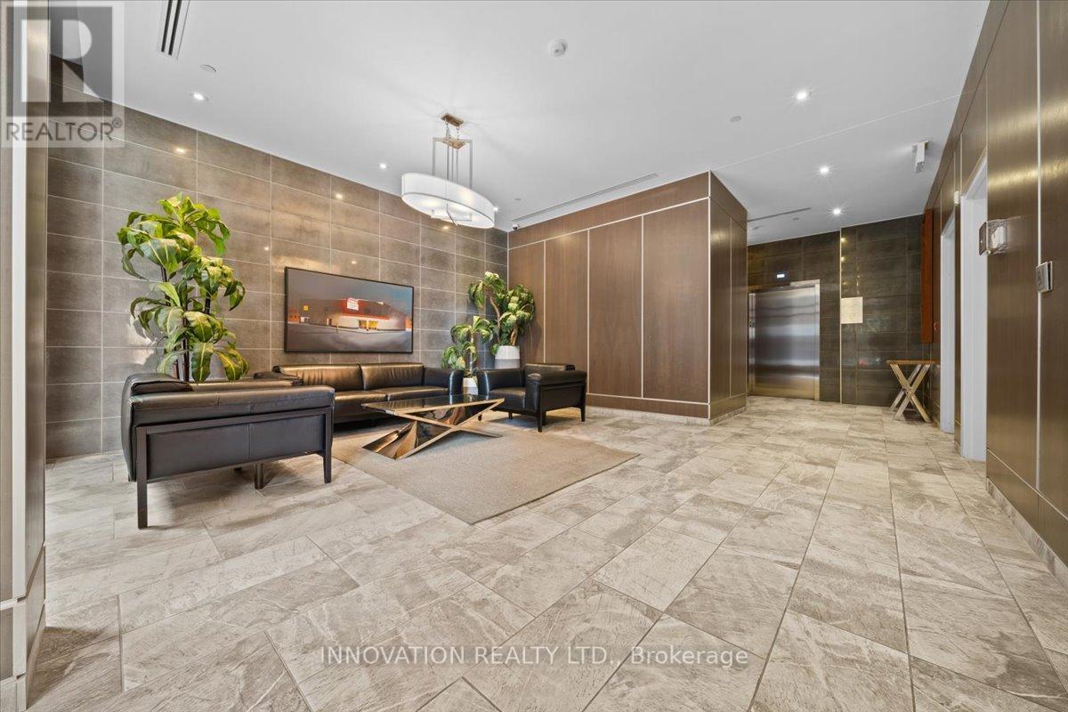 410 - 10 Rosemount Avenue W