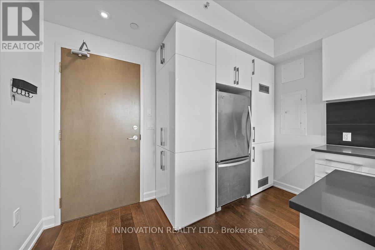 410 - 10 Rosemount Avenue W