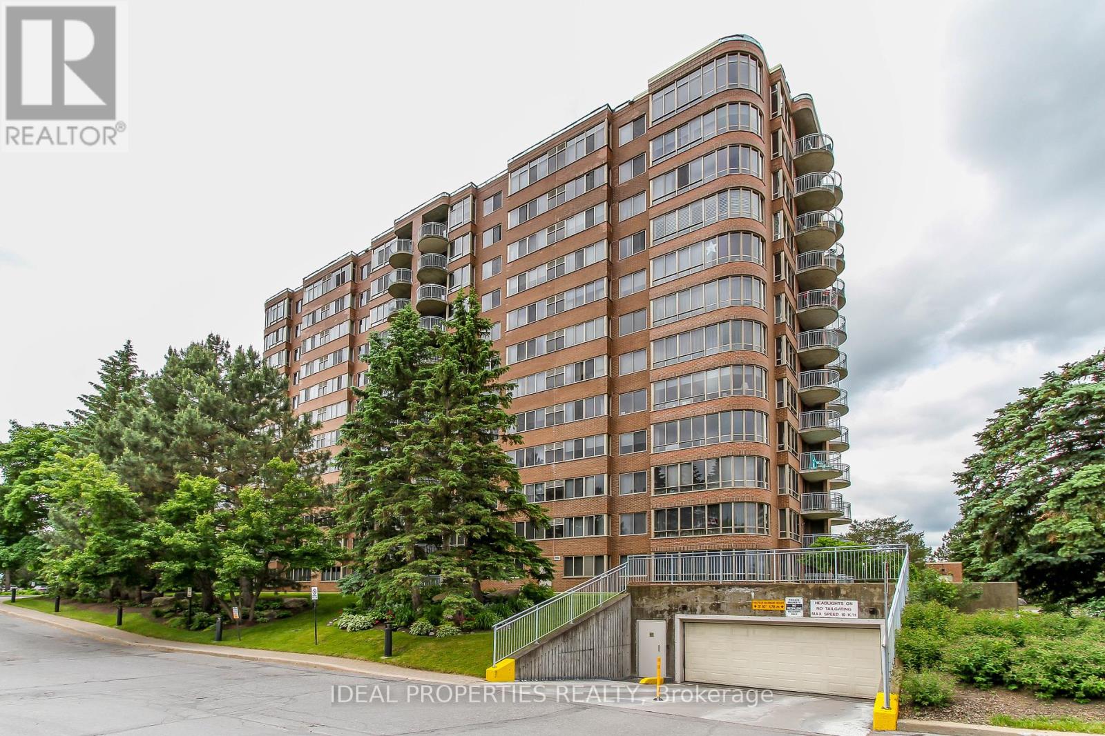 809 - 100 Grant Carman Drive