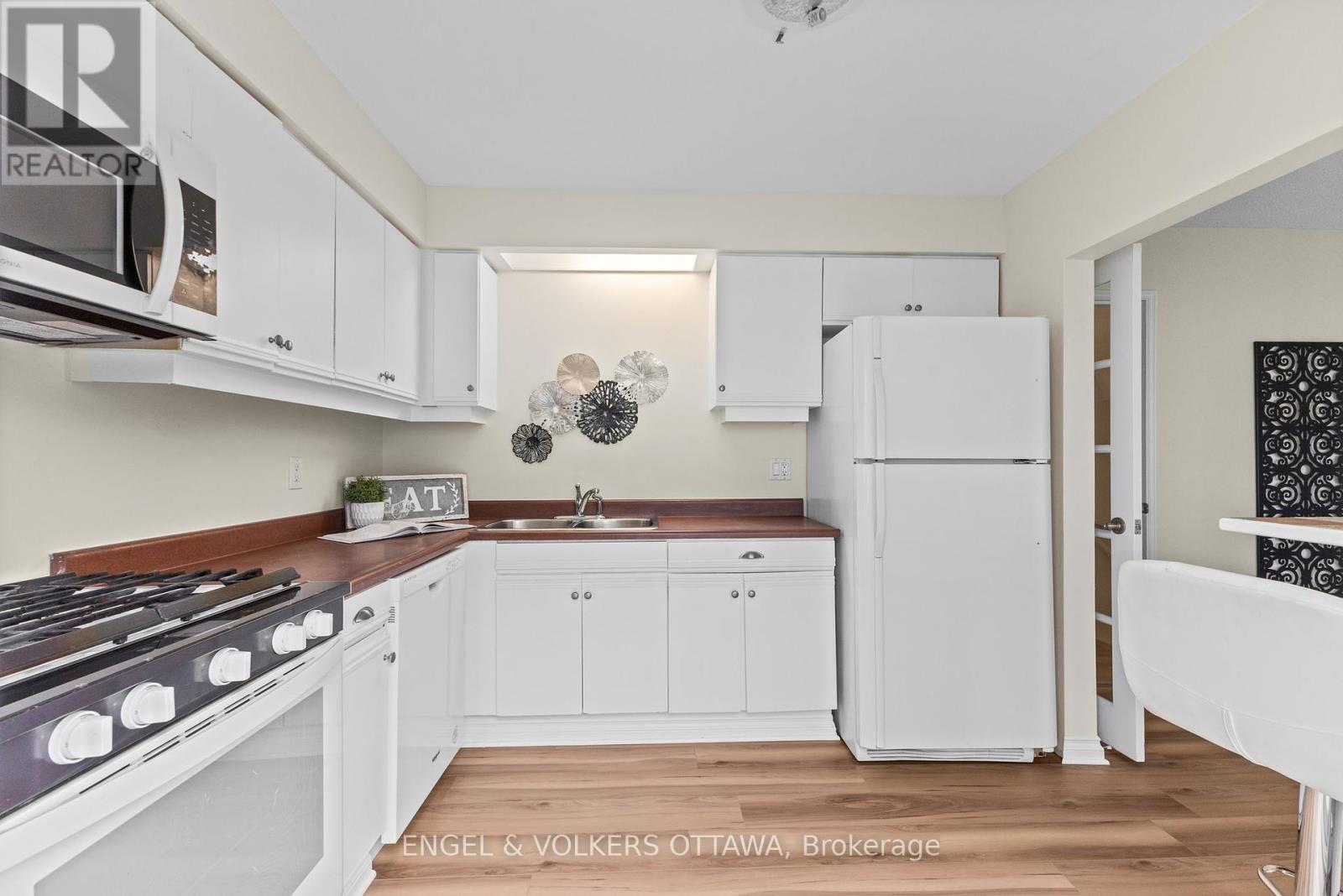 1129 Chimney Hill Way