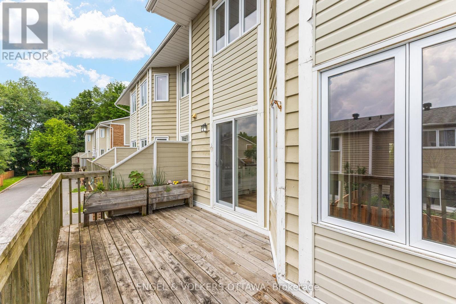 1129 Chimney Hill Way