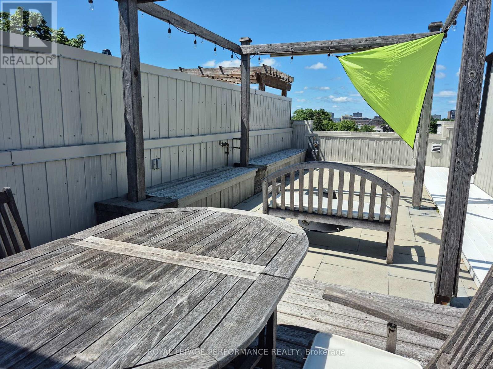 805 Kingsmere Avenue