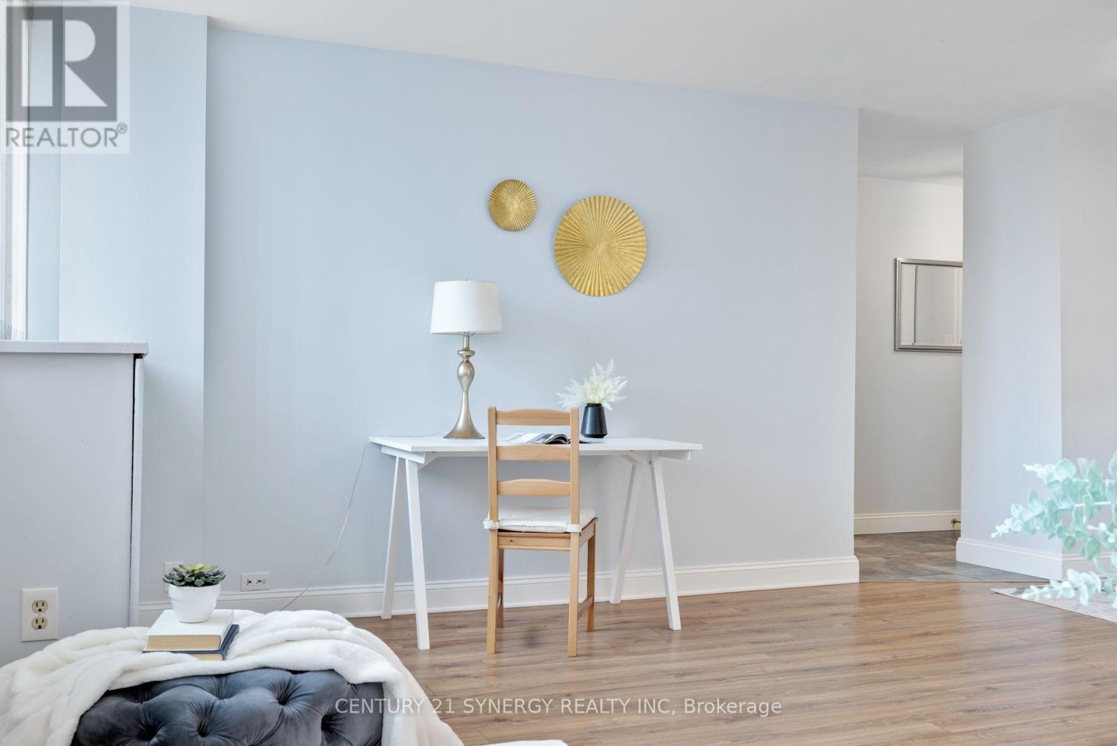 1206 - 500 Laurier Avenue W