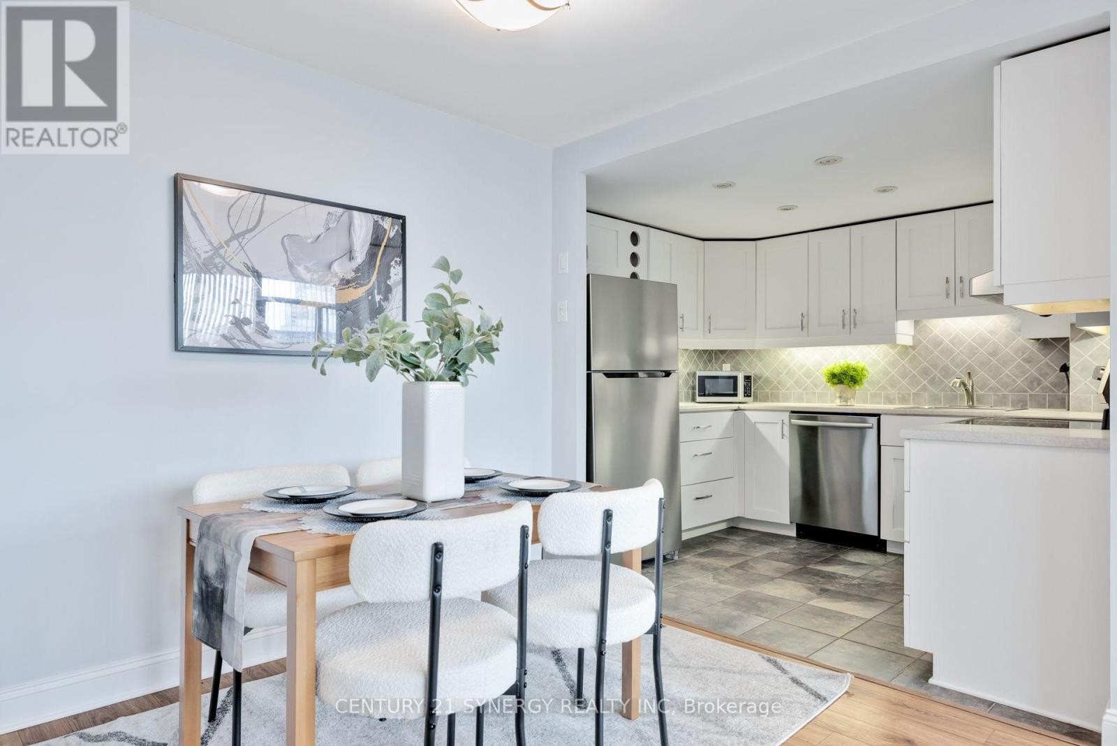 1206 - 500 Laurier Avenue W