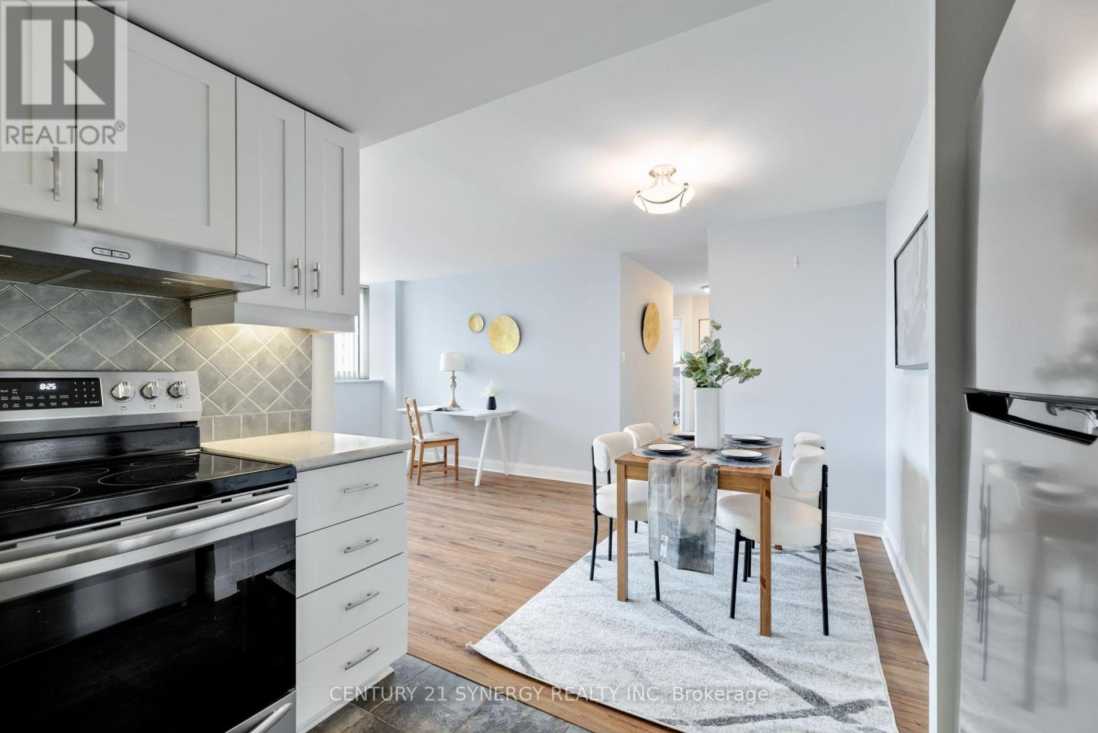 1206 - 500 Laurier Avenue W