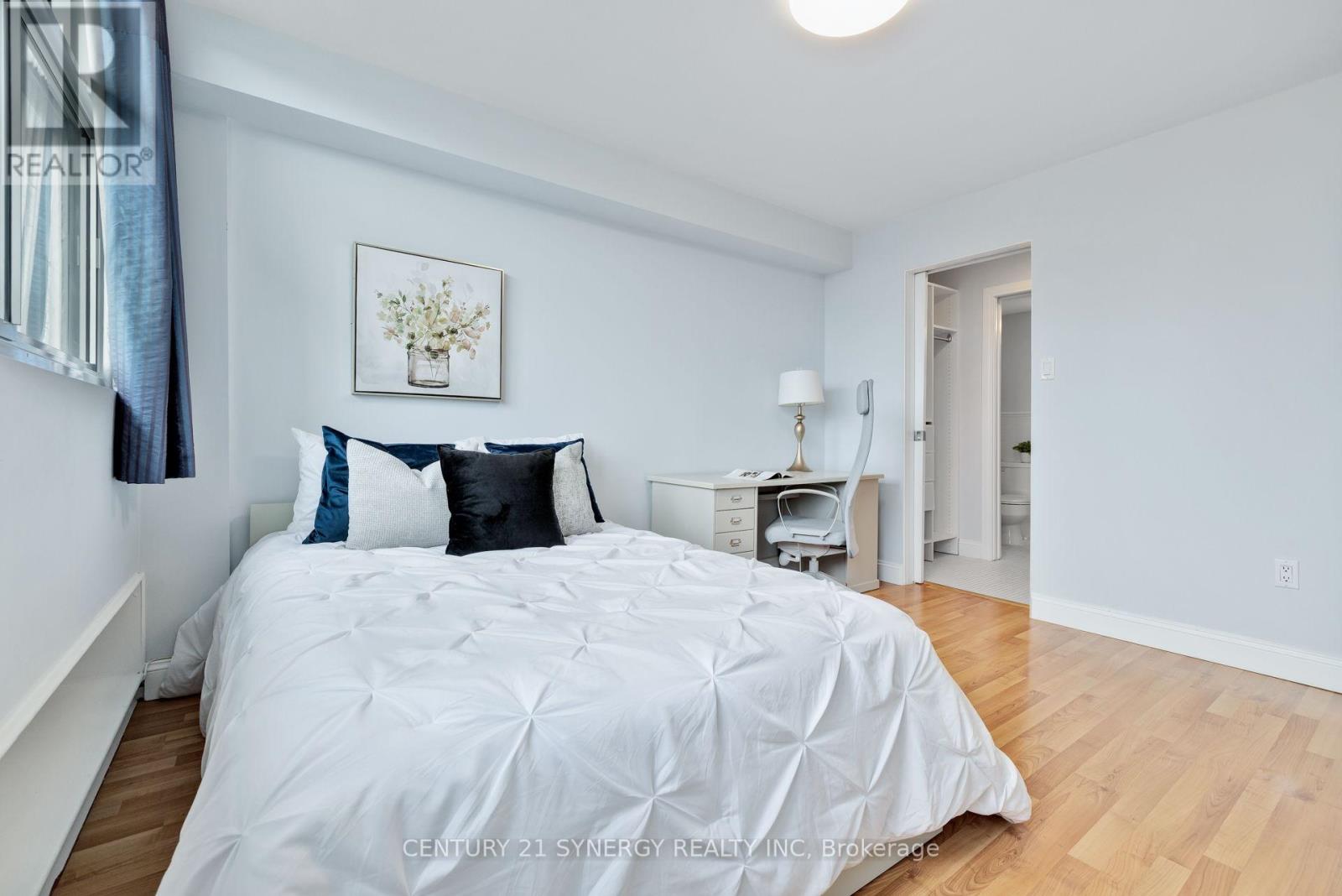 1206 - 500 Laurier Avenue W