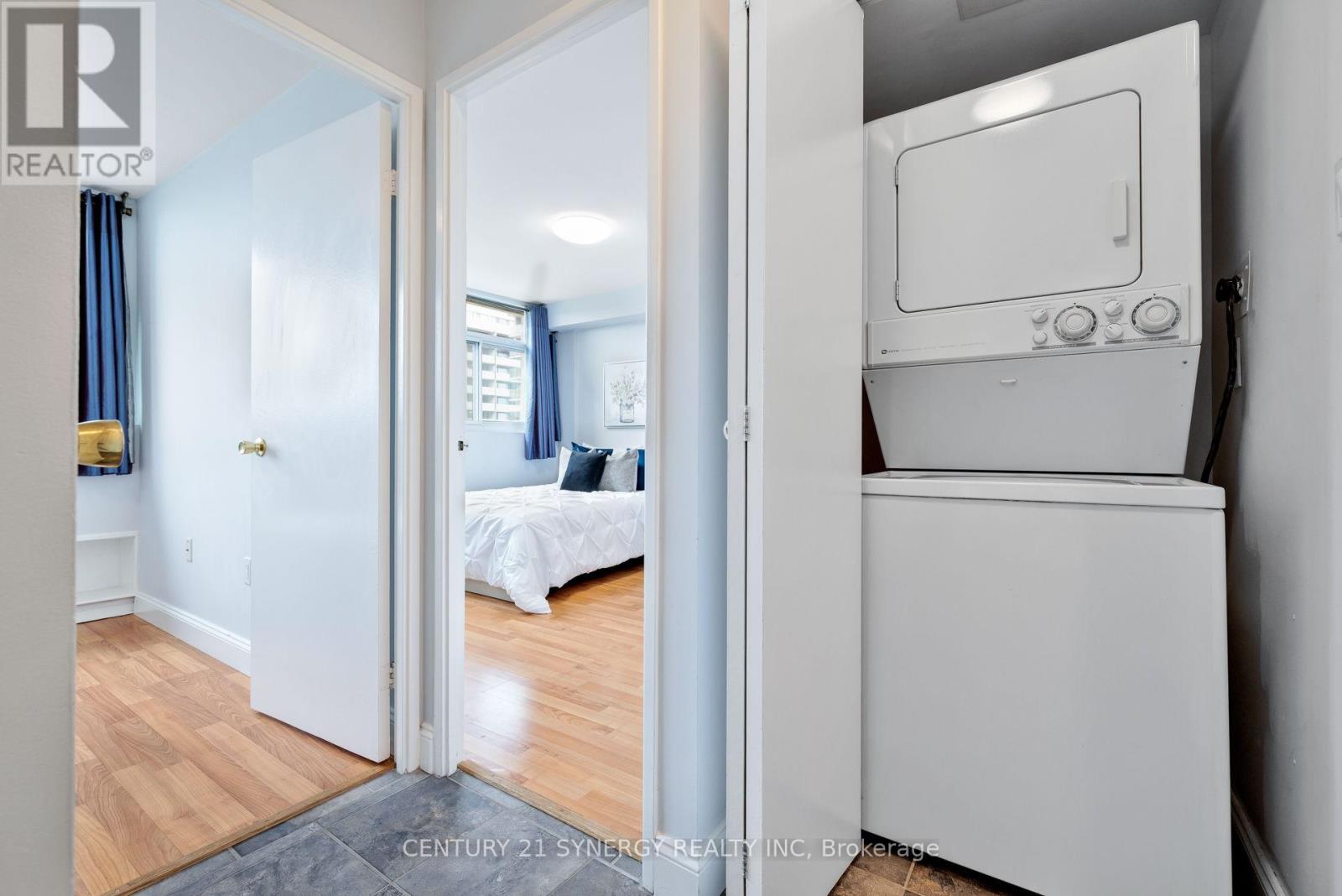 1206 - 500 Laurier Avenue W