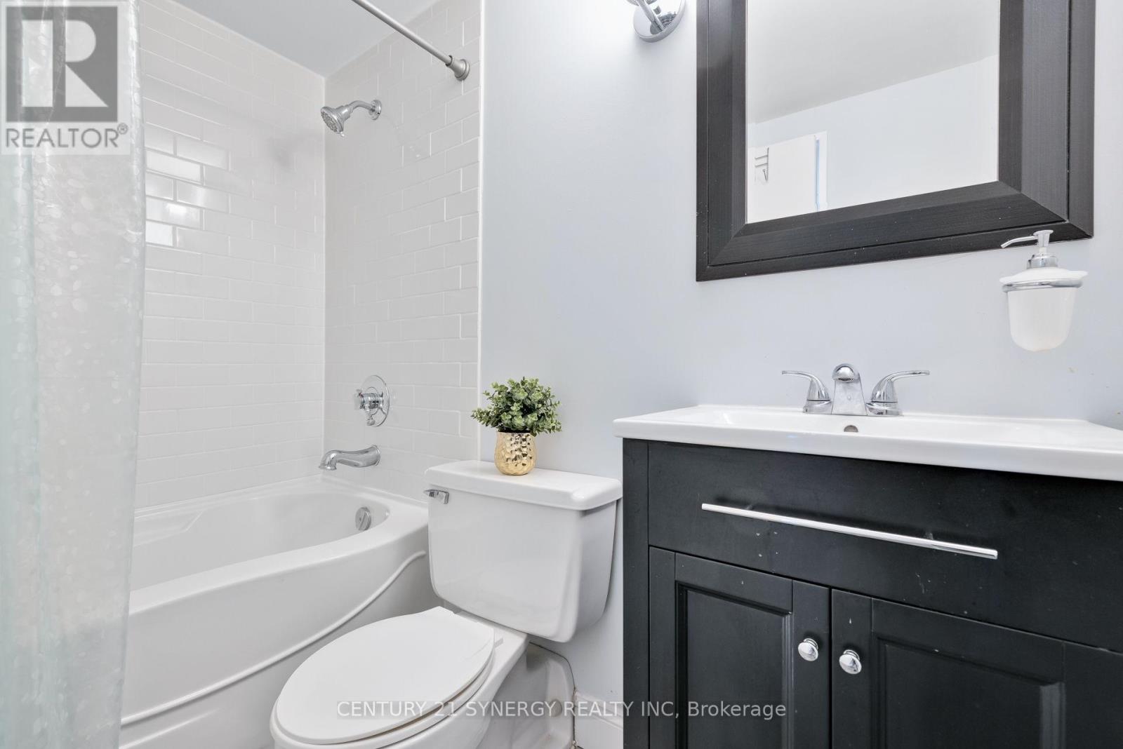 1206 - 500 Laurier Avenue W