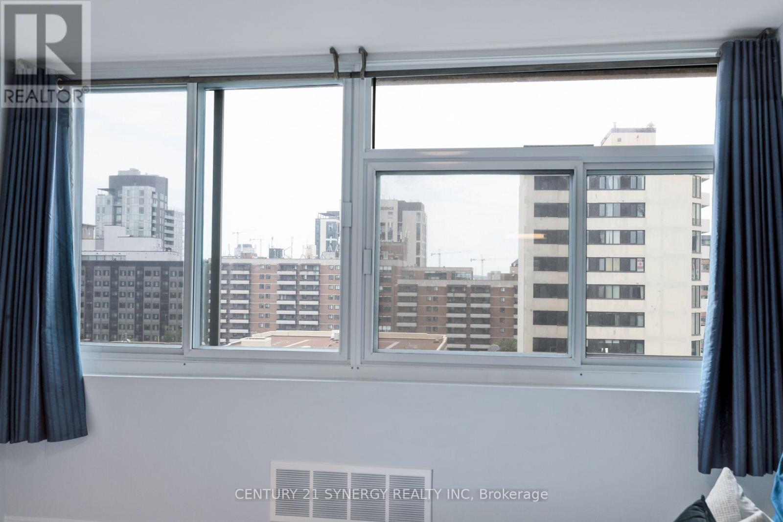 1206 - 500 Laurier Avenue W