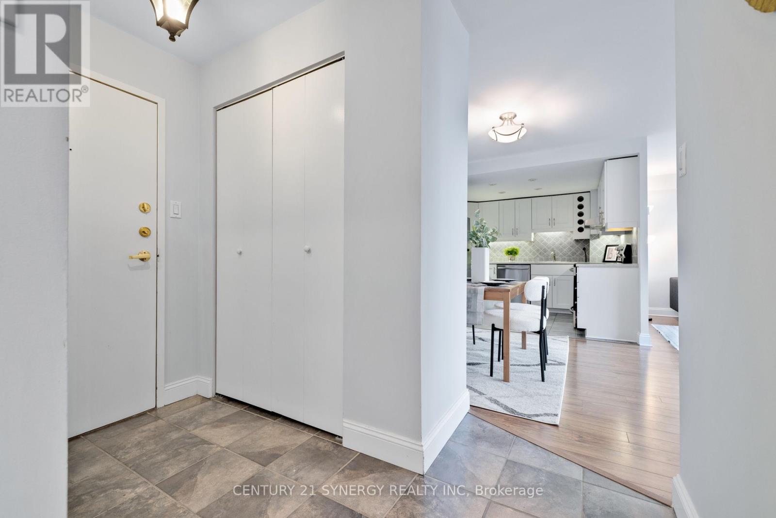 1206 - 500 Laurier Avenue W