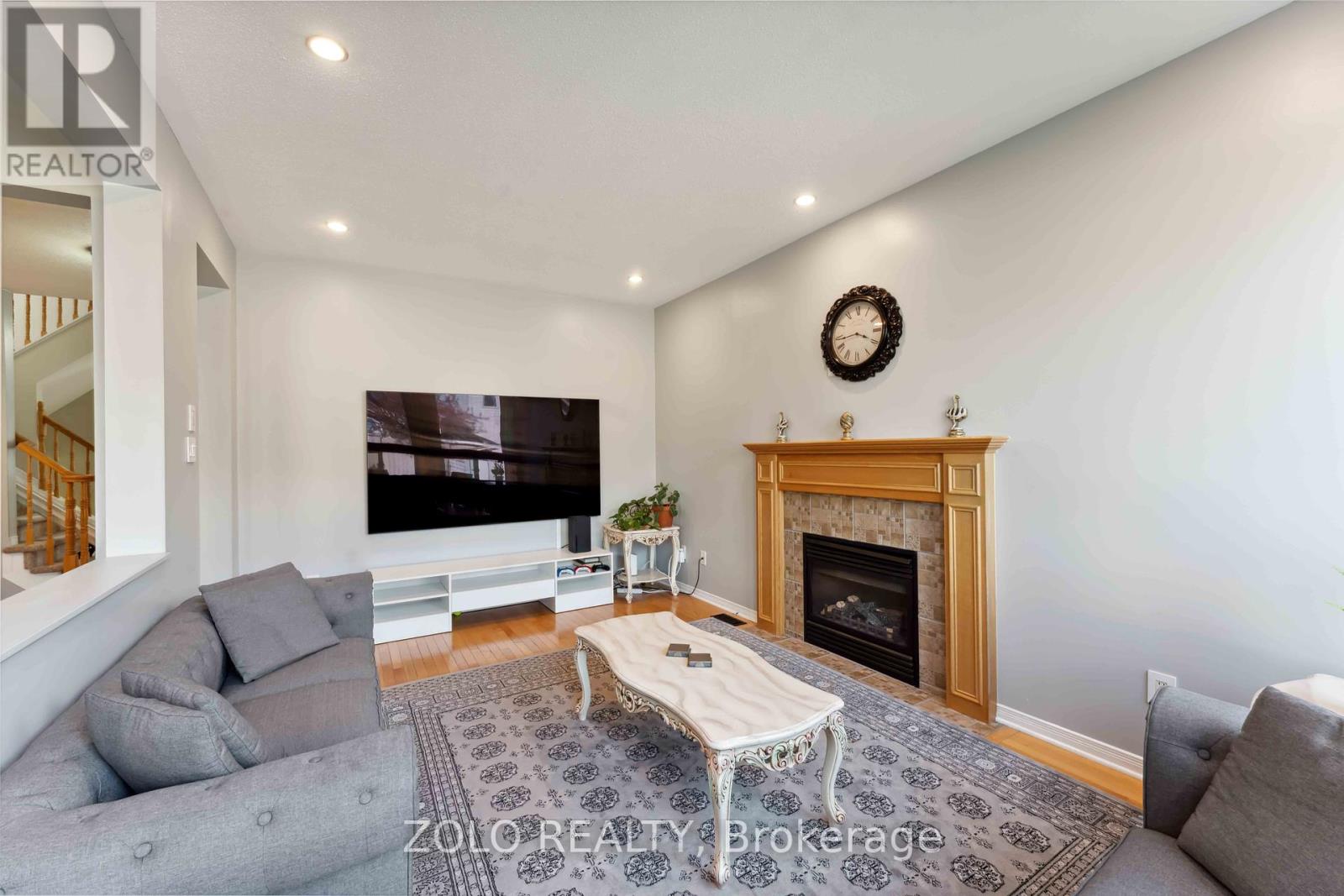 2421 Glandriel Crescent