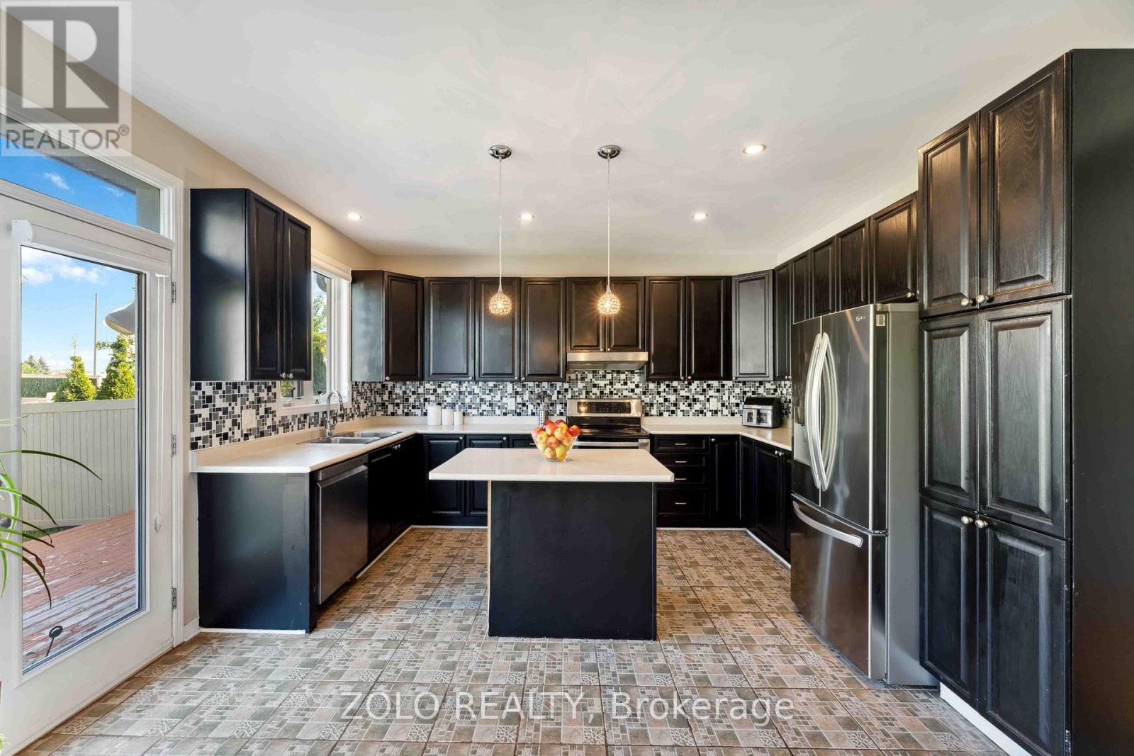2421 Glandriel Crescent