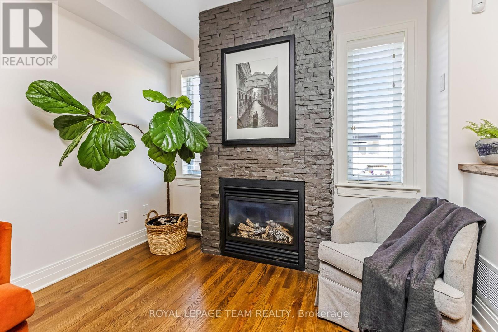 121 Woodhurst Crescent
