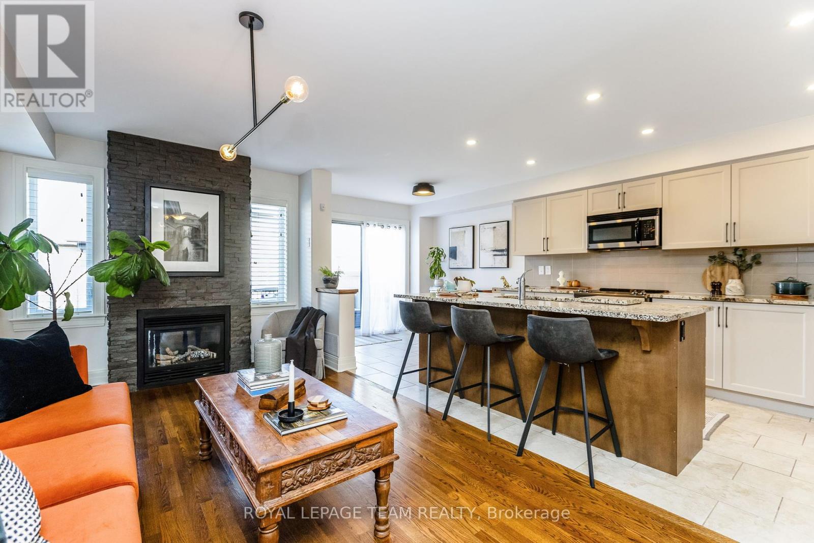 121 Woodhurst Crescent