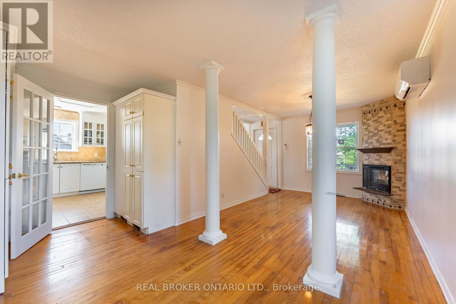 3449 Sarsfield Road