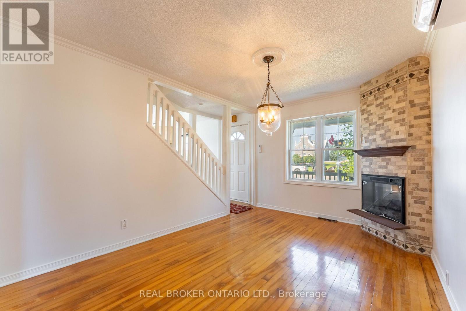 3449 Sarsfield Road