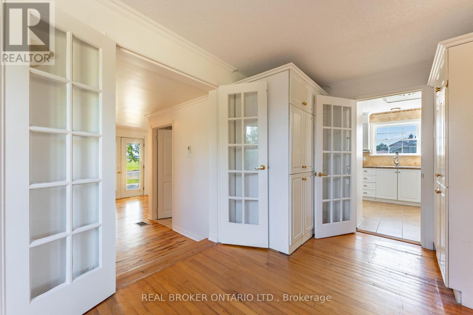 3449 Sarsfield Road
